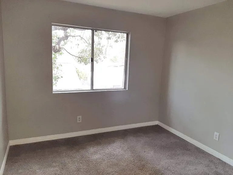 1039 E Washington Ave E #8 — Photo 10