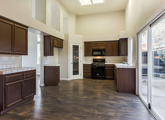 4th image of 5456 Havenhurst Cir