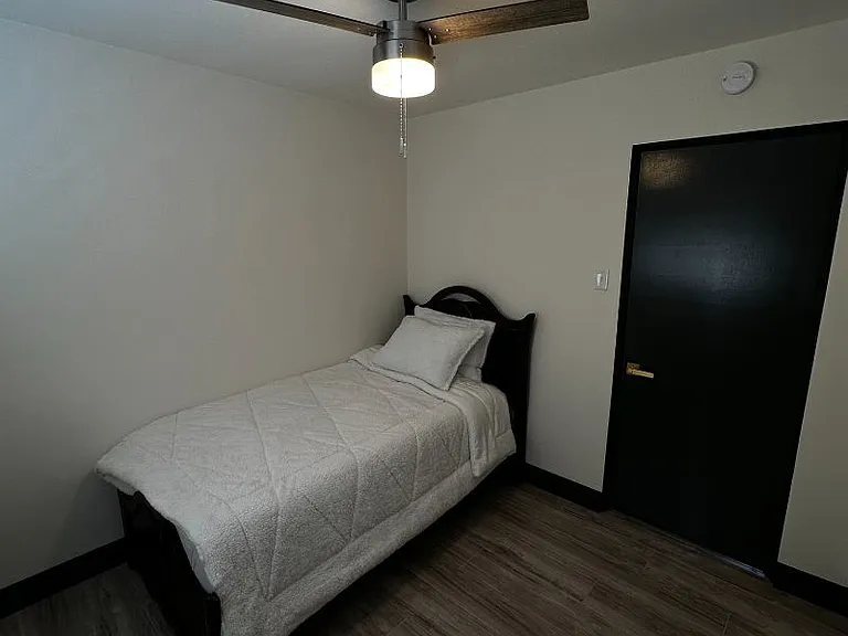 921 Regina Ave — Photo 16