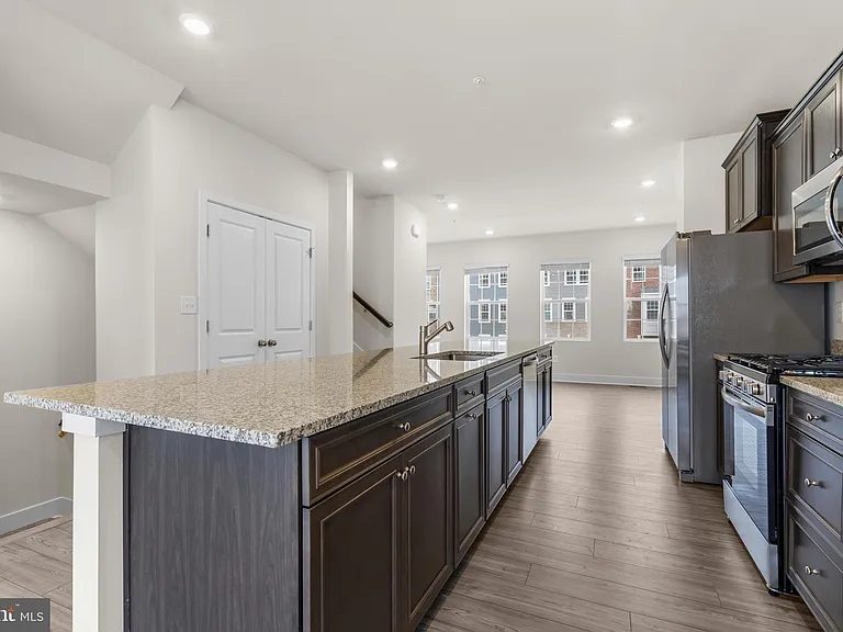 1826 Parham Way — Photo 9