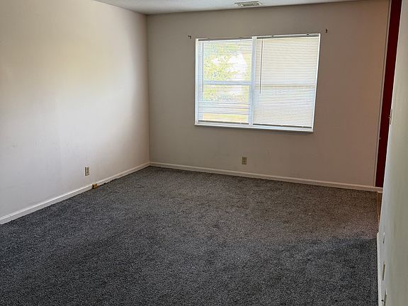 4th image of 430 Lark Ct APT C
