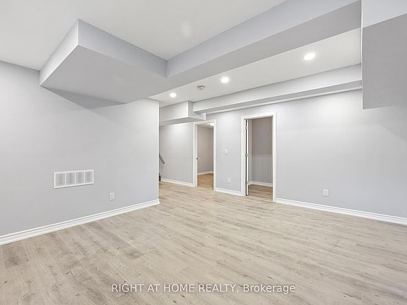 5th image of 764 Willowbank Trl