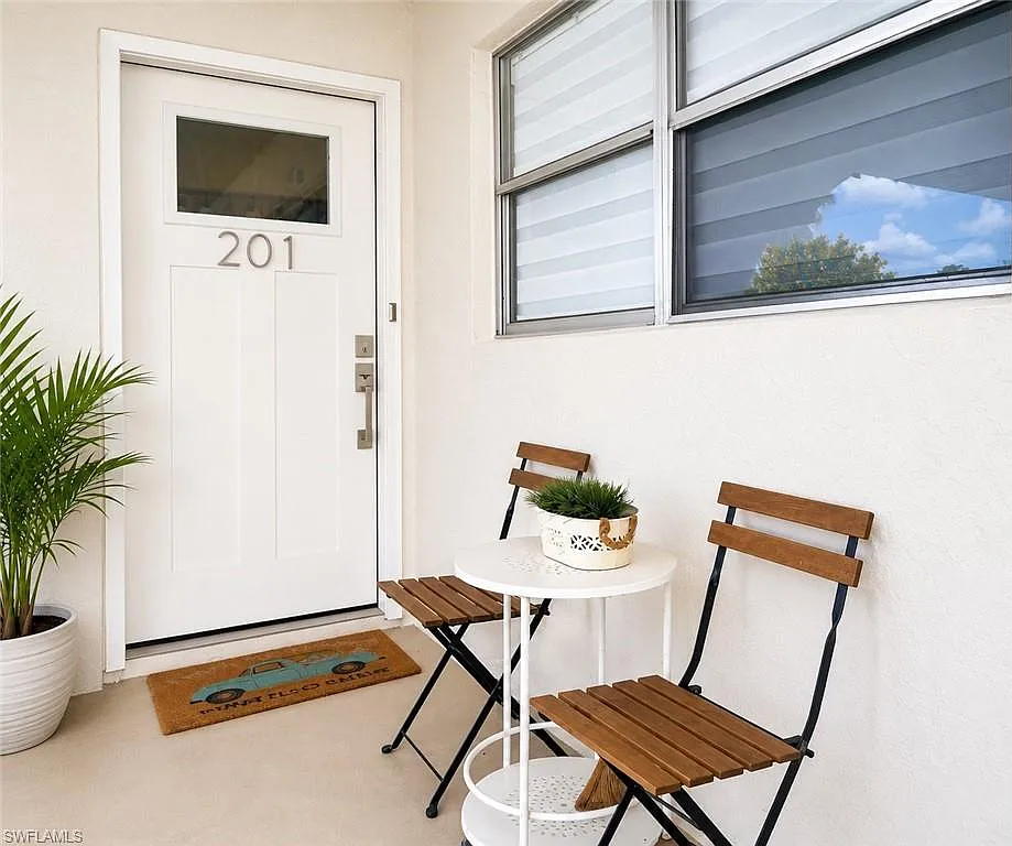 2 bed, 2.0 bath, 1050 sqft, $3,500 — Photo 3