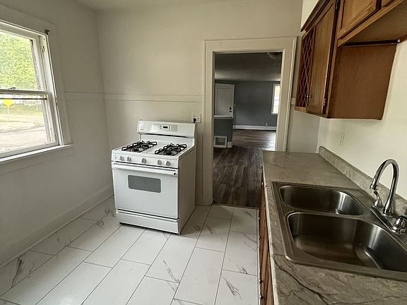 5th image of 2126 18th Ave