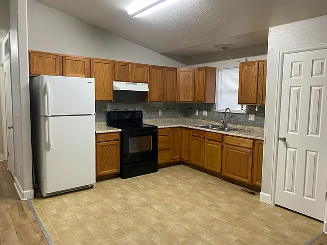 Building Photo - 4580 W Alameda Ave