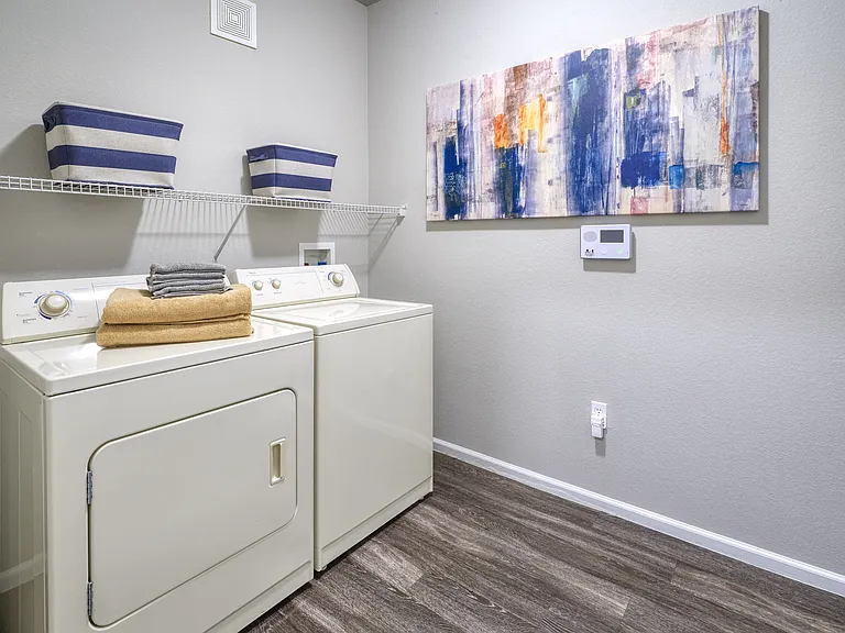 Bear Valley Park Apartments — Photo 9