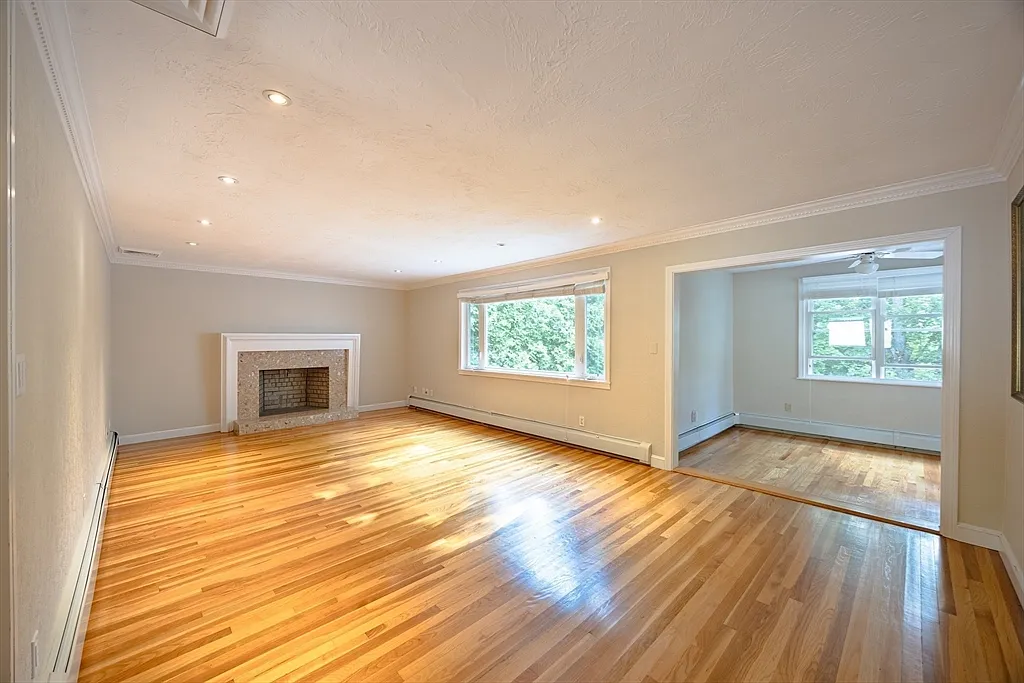 3 bed, 3.0 bath, 1930 sqft, $5,750 — Photo 4