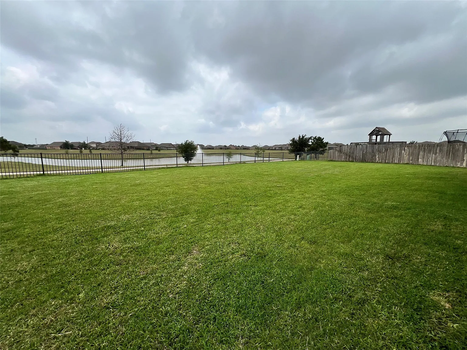 4 bed, 3.0 bath, 3727 sqft, $3,790 — Photo 3