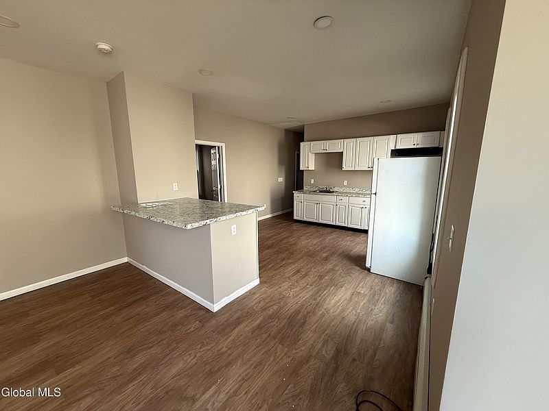 4th image of 225-227 Grand Street
