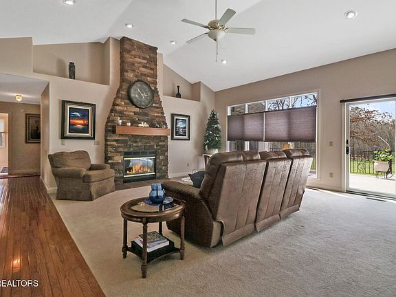 2nd image of 30 Thames Ct