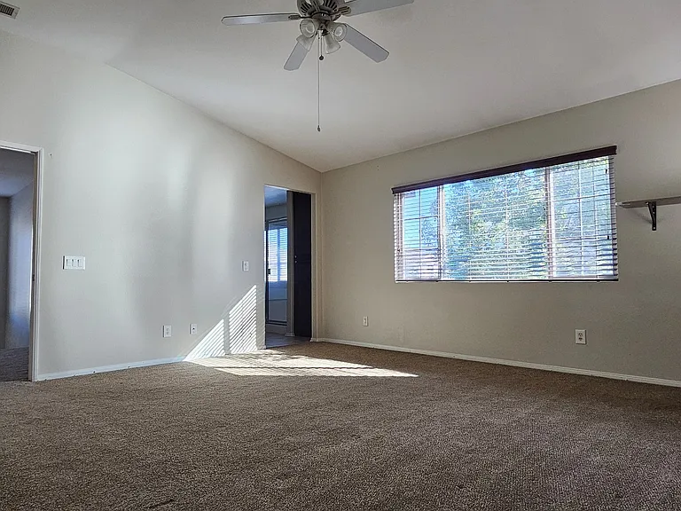 45204 Almora St — Photo 29