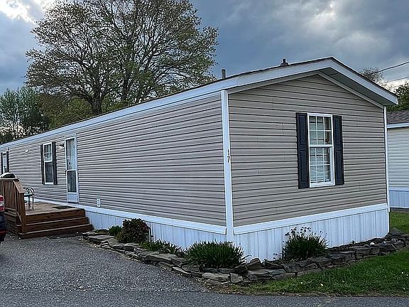 2nd image of 17 Saint Michaels Ct