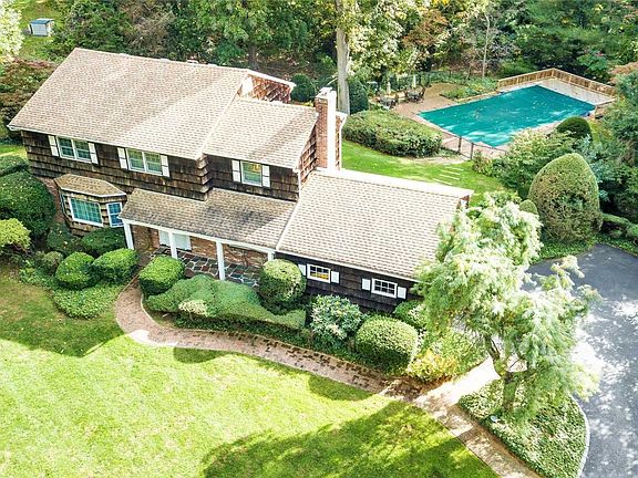 5th image of 104 Sharon Ln