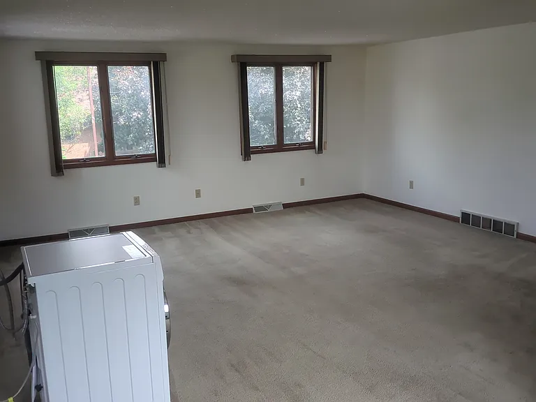 131 Norfred Dr — Photo 2