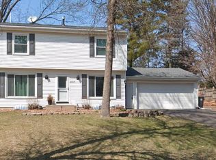 16304 Temple Dr, Minnetonka, MN 55345