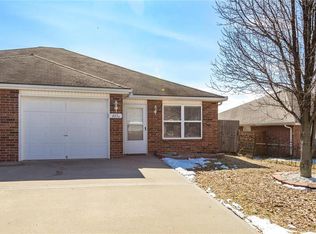 403 NE 6th St, Oak Grove, MO 64075