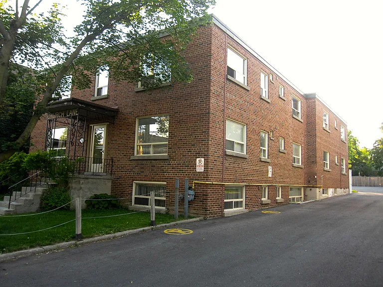 16 Church St E #8 — Photo 4