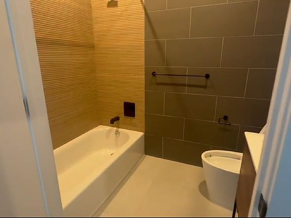 5th image of 1803 Weeks Ave #11E