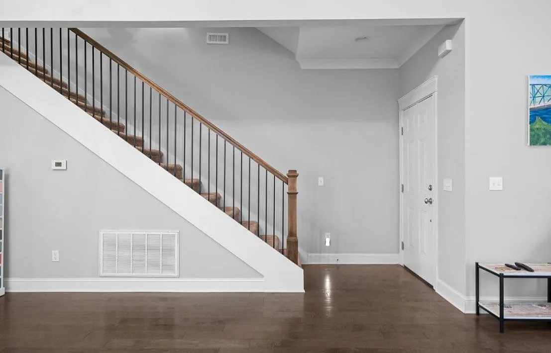3 bed, 2.5 bath, 1800 sqft, $2,200 — Photo 3