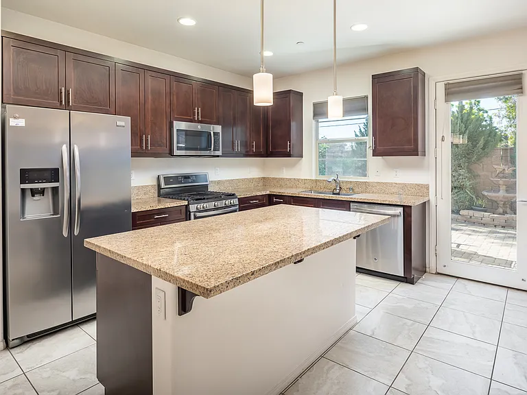 2084 Blue Oak Ln — Photo 9