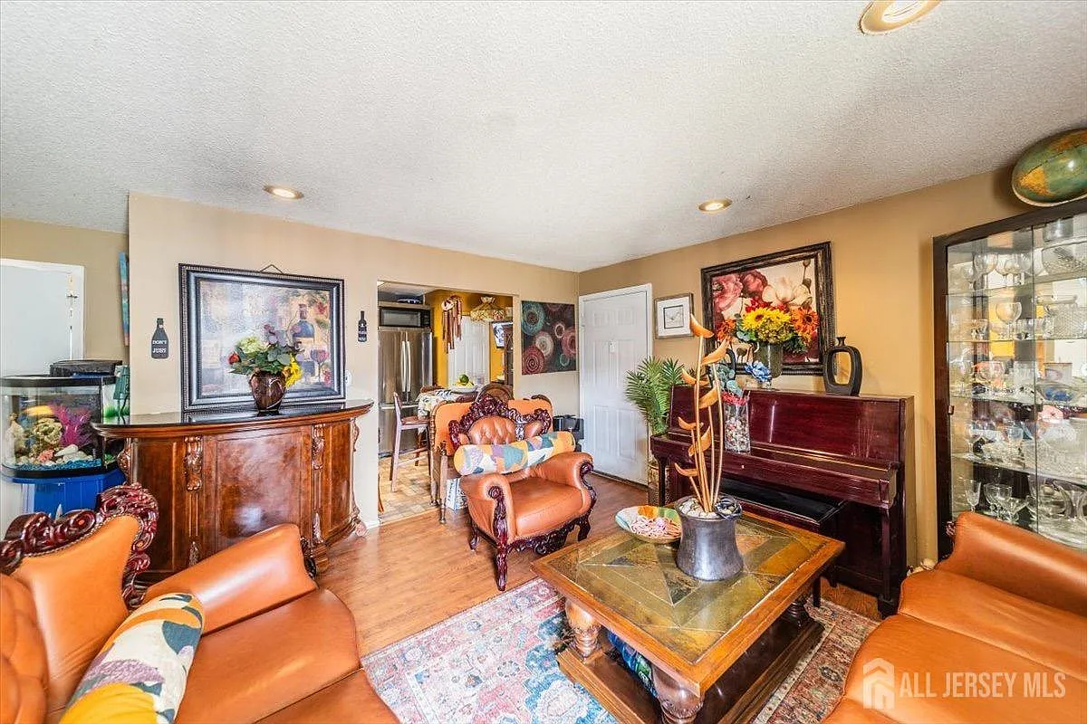19 Pembrook Ave photo 1