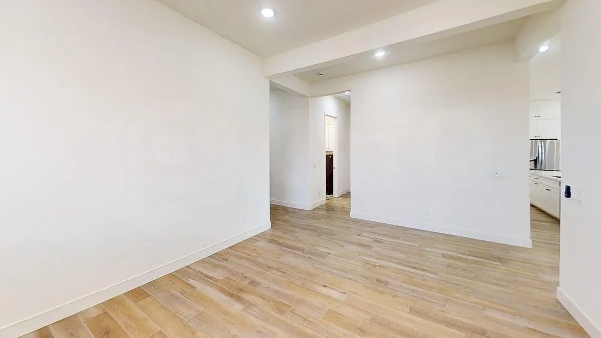 3 bed, 2.5 bath, 2407 sqft, $3,700 — Photo 3