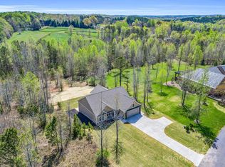 170 Doveridge Dr, Columbus, NC 28722