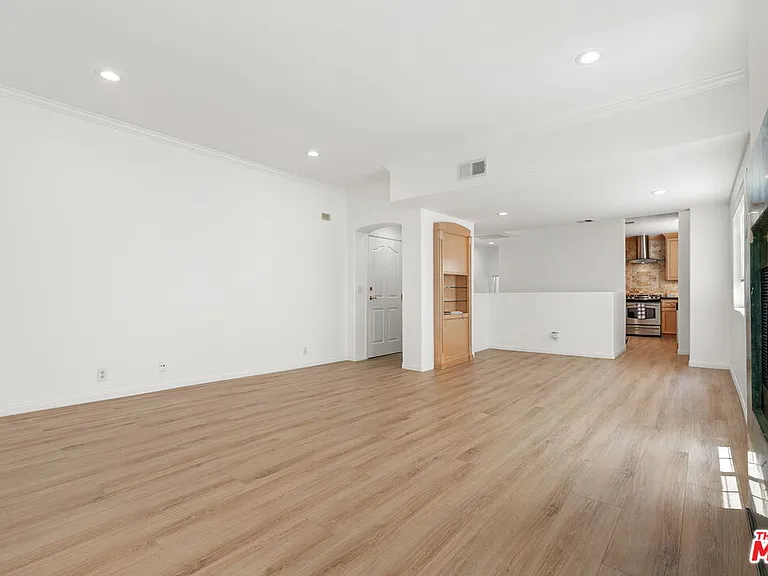 8646 W Olympic Blvd #204 — Photo 5