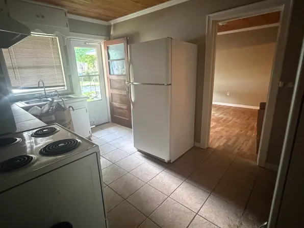1614 Caldwell St, Conway, AR 72034