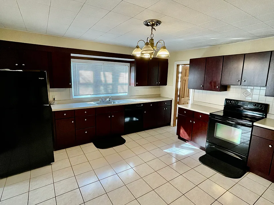 4 Ferdinand St #1
