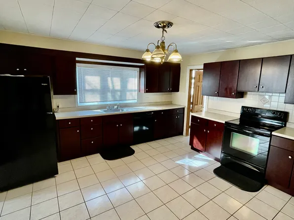 4 Ferdinand St #1, Worcester, MA 01603