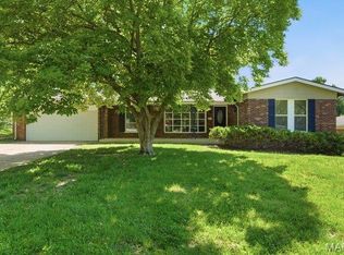 13910 Sunland Dr, Florissant, MO 63034