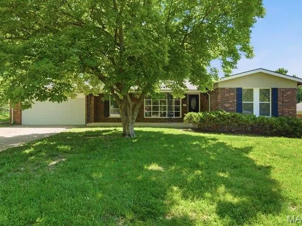 13910 Sunland Dr, Florissant, MO 63034