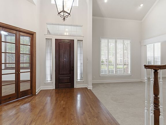 3rd image of 4553 Meadow Ridge Dr