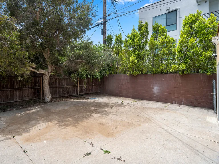 1535 S Ogden Dr — Photo 21