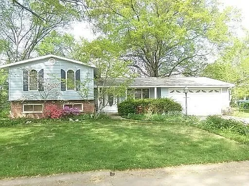 405 Ranch Dr photo 1