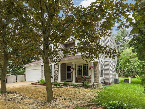 2nd image of 7771 Lake Crest Dr