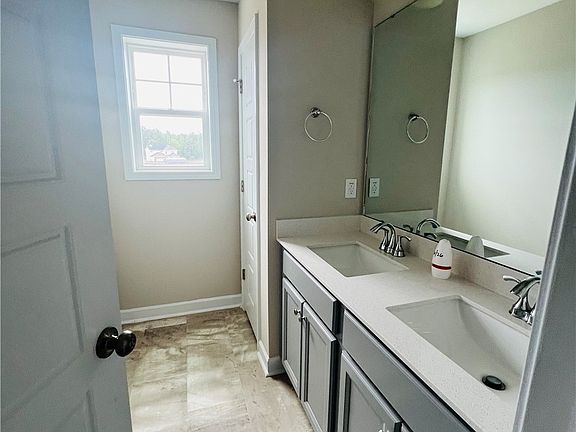 3rd image of 78 Hungry Creek Dr