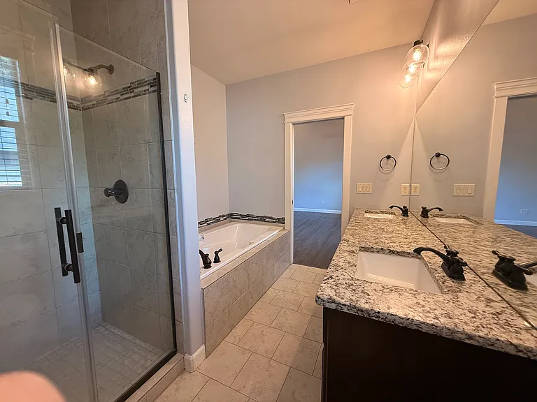 2626 NE Hawthorne Cir — Photo 16