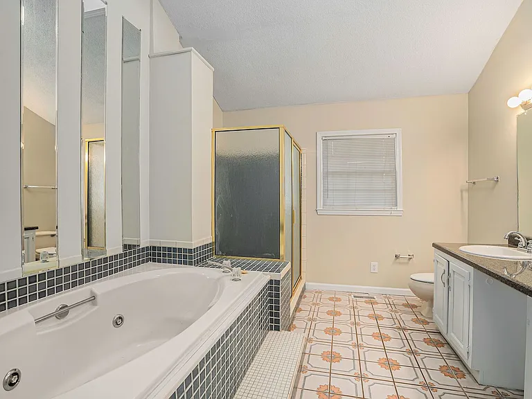 3845 Woodyhill Dr — Photo 7