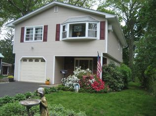 39 Hillcrest Rd, Suffern, NY 10901