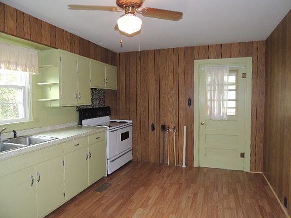 5th image of 411 Highland St