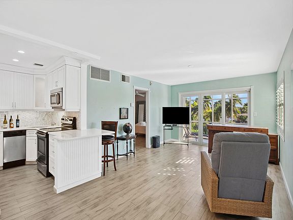 4th image of 3000 NE 16th Avenue #316