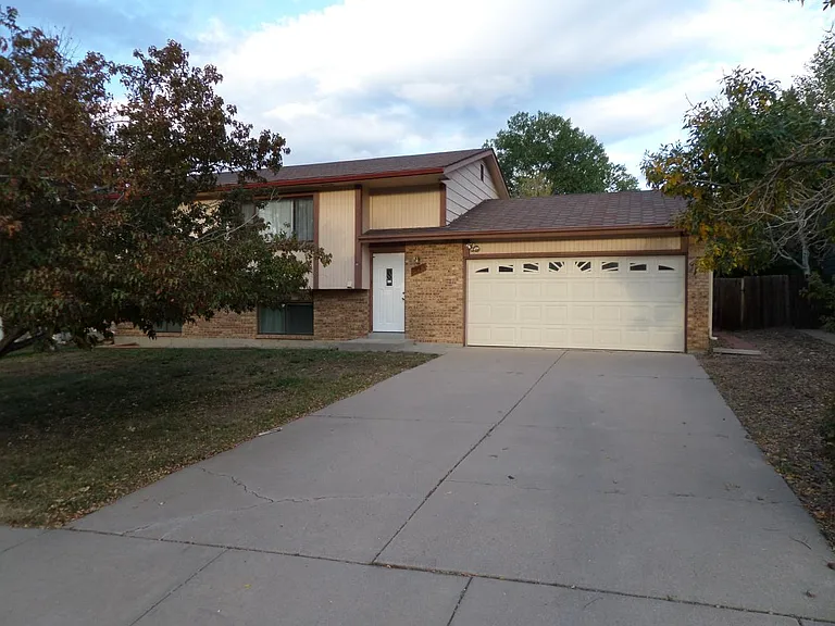 1854 Chapel Hills Dr — Photo 2