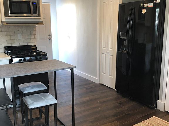 2nd image of 1020 El Mirador Ave