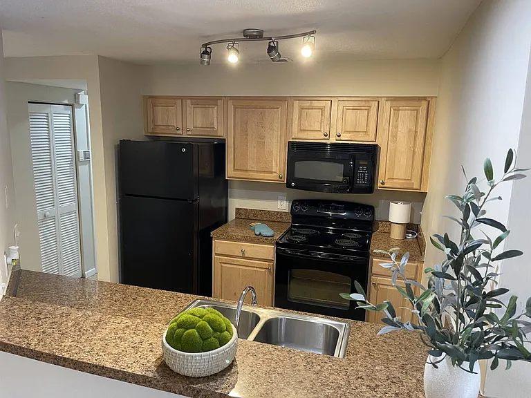 208 S Habana Ave — Photo 13