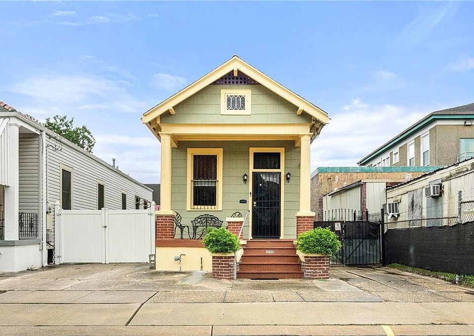 1st image of 2715 Palmyra St