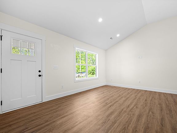 4th image of 318 Chestnut Aly