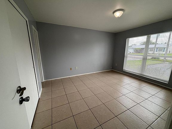 3rd image of 11421 NW 39th Pl