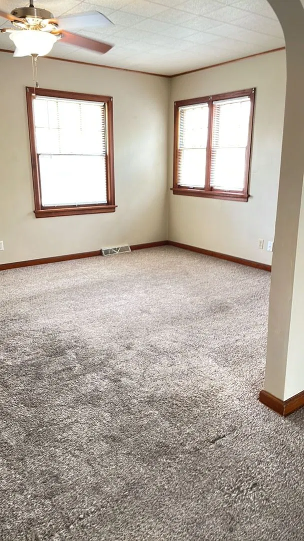 2 Bedroom, 1 Bathroom House with Attached Single Garage — Photo 3